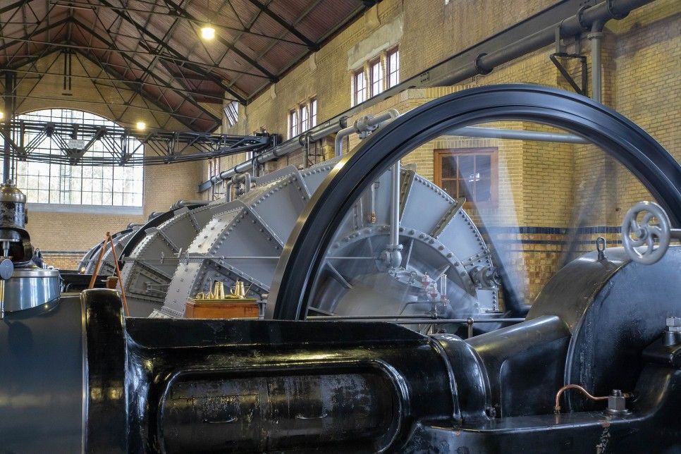 산업혁명의 대표작 증기기관
